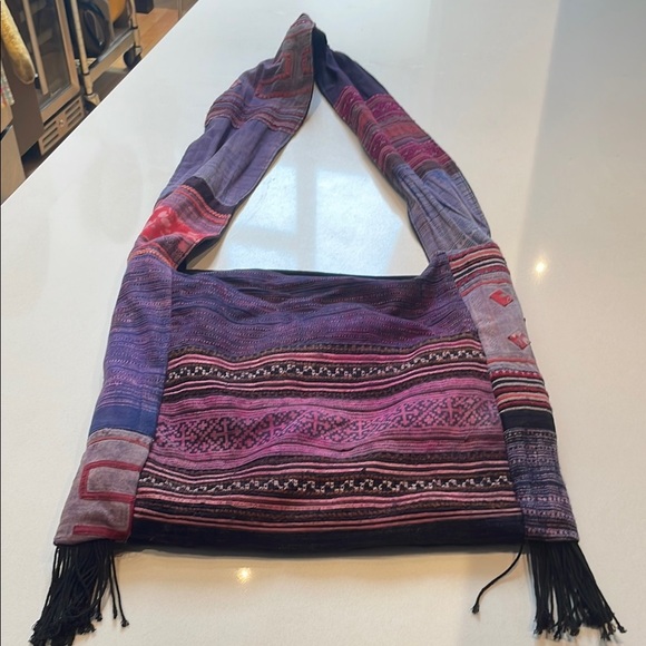 Bohemian Multicolor Crossbody Shoulder Bag, Wide Strap, Fringe, Zip Closure - Picture 4 of 13